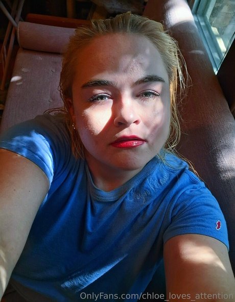 Chloelovesattention
