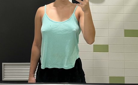Foto desnuda filtrada de OnlyFans de Skylarosy