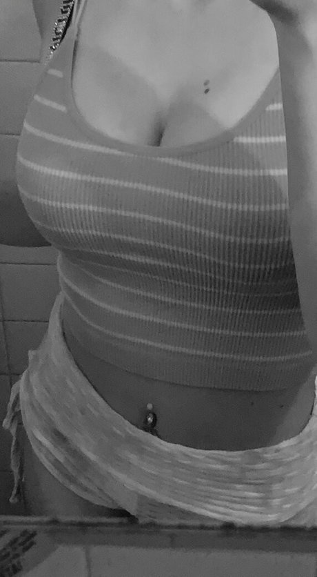 Foto desnuda filtrada de OnlyFans de Frontdesklady