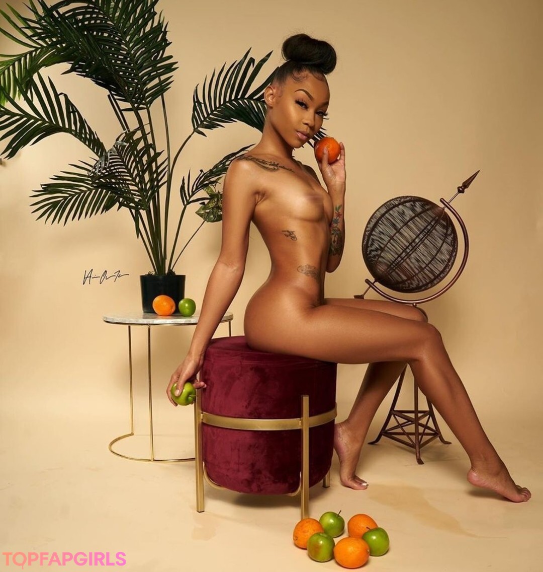 Foto desnuda filtrada de OnlyFans de Yooitschill #3 Foto desnuda filtrada de OnlyFans de Yooitschill #3