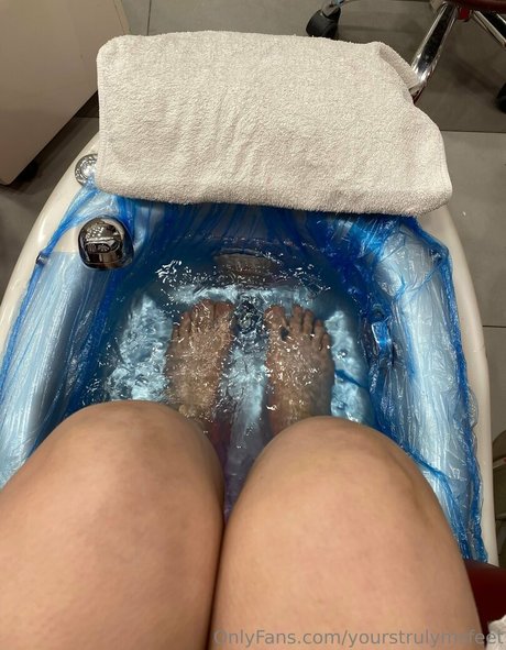 Yourstrulymsfeet