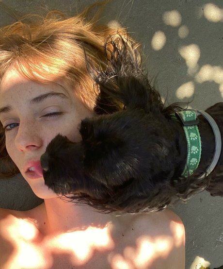 Foto desnuda filtrada de OnlyFans de Maya Hawke