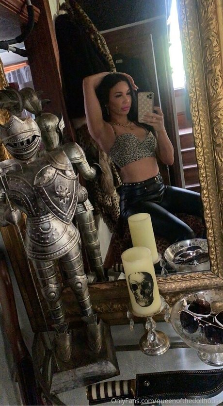 Foto desnuda filtrada de OnlyFans de Queenofthedollhouse