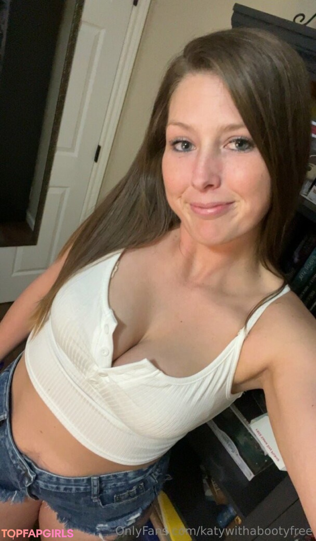 Foto desnuda filtrada de OnlyFans de Katywithabootyfree #52 Foto desnuda filtrada de OnlyFans de Katywithabootyfree #52