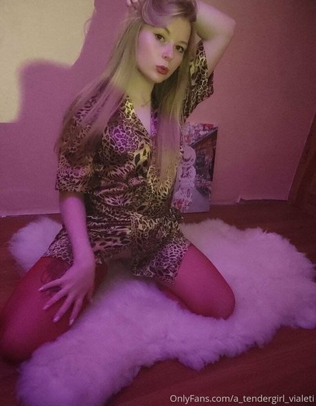 A_tendergirl_vialeti