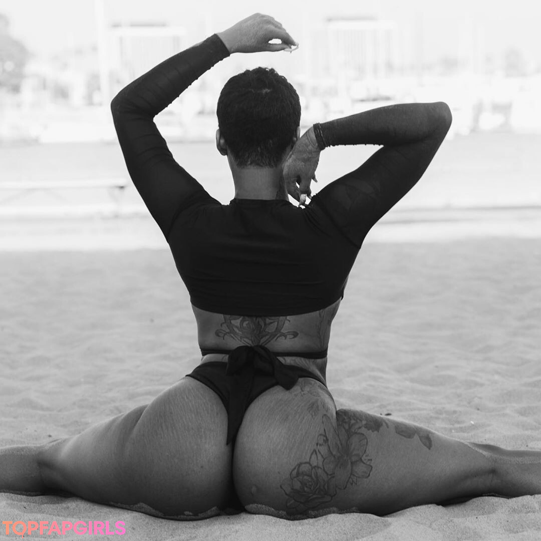 Foto desnuda filtrada de OnlyFans de Mizz Twerksum #286 Foto desnuda filtrada de OnlyFans de Mizz Twerksum #286