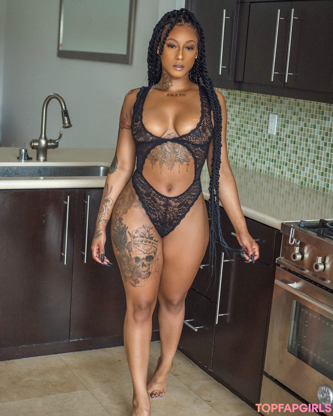 Foto desnuda filtrada de OnlyFans de Mizz Twerksum #296 Foto desnuda filtrada de OnlyFans de Mizz Twerksum #296