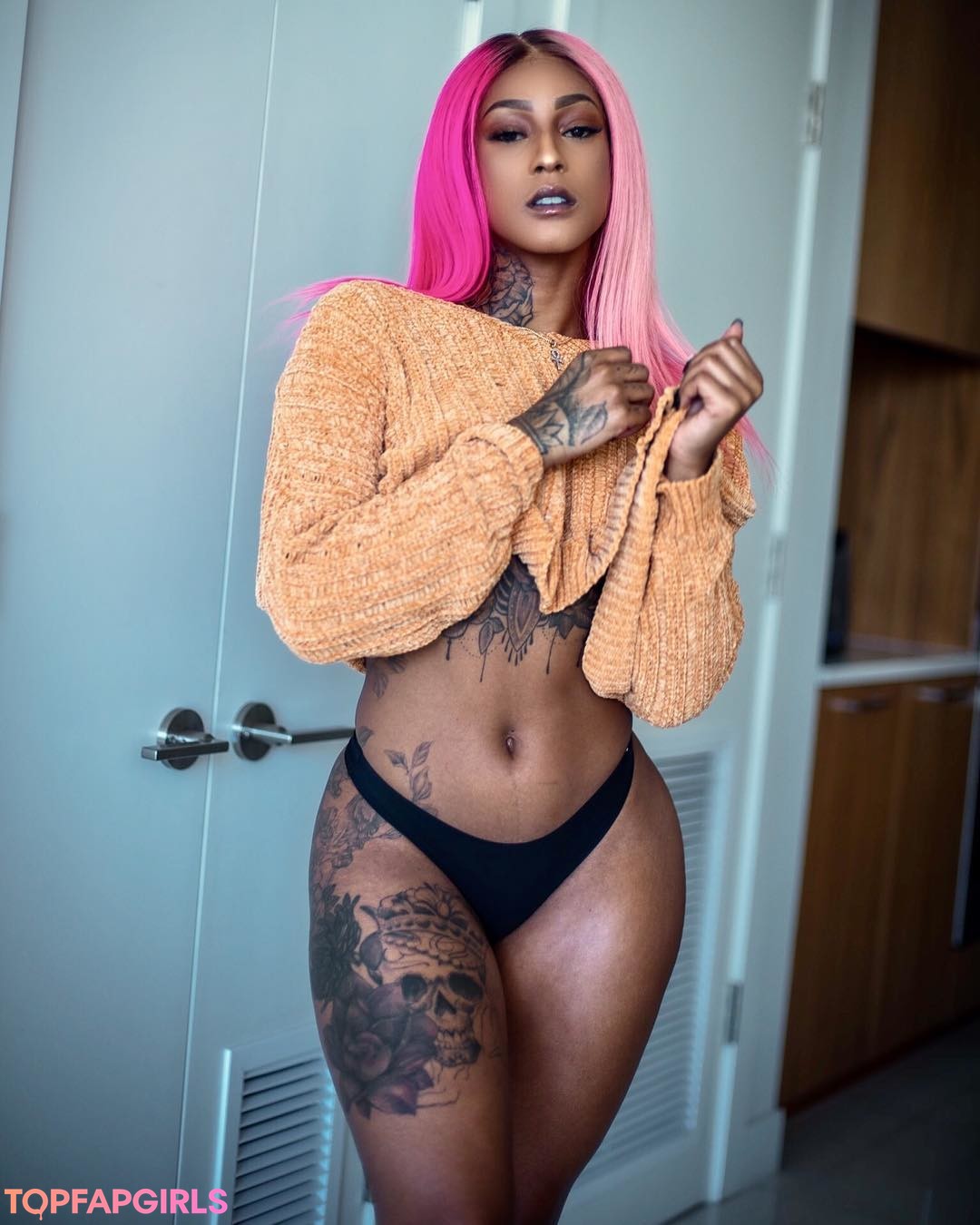 Foto desnuda filtrada de OnlyFans de Mizz Twerksum #317 Foto desnuda filtrada de OnlyFans de Mizz Twerksum #317