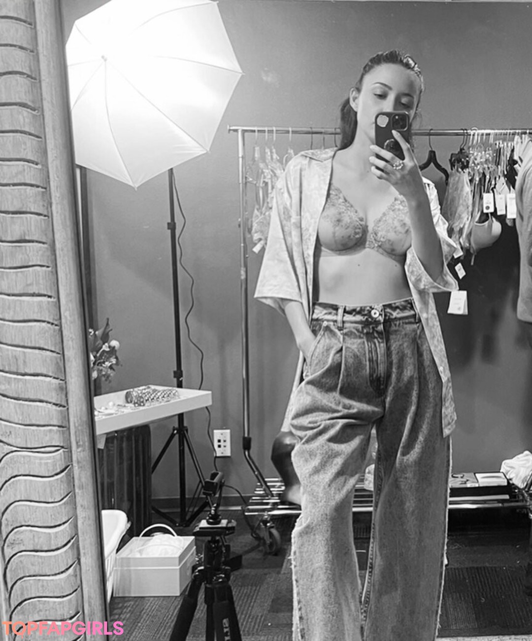 Foto desnuda filtrada de OnlyFans de Christian Serratos #20 Foto desnuda filtrada de OnlyFans de Christian Serratos #20