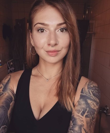 Foto desnuda filtrada de OnlyFans de Lechl Sisters