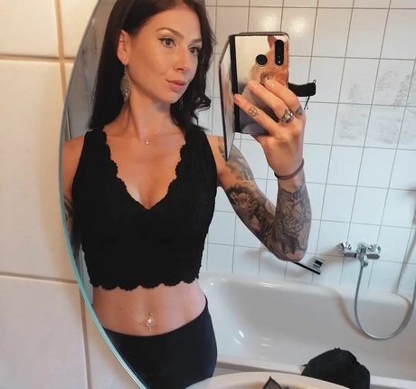 Foto desnuda filtrada de OnlyFans de Lechl Sisters