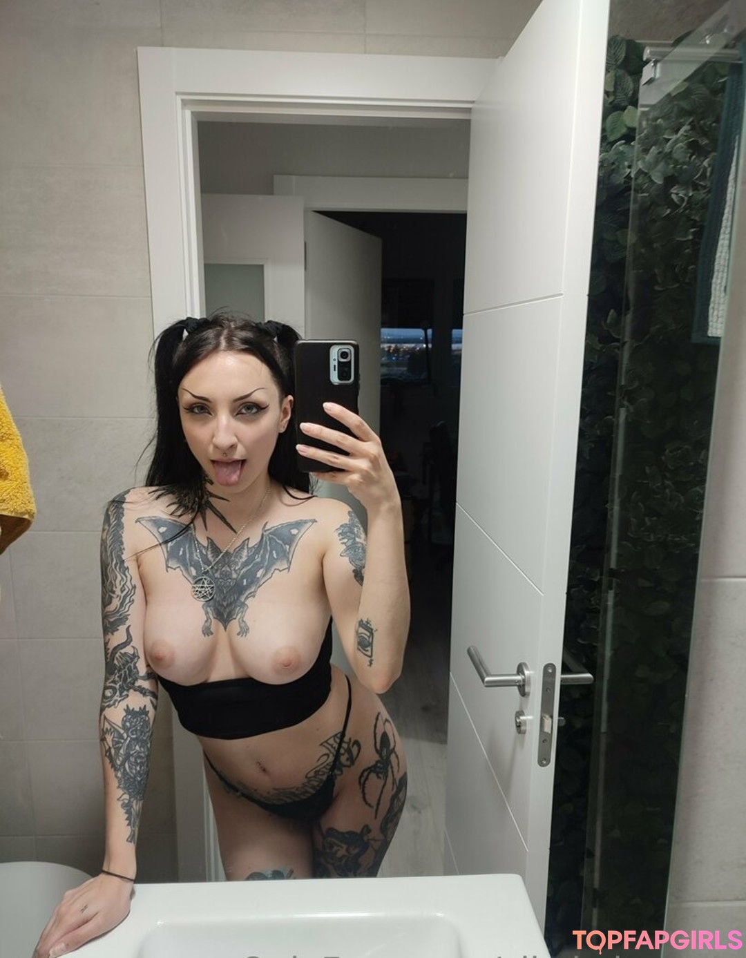 Foto desnuda filtrada de OnlyFans de Sikoisdeadvip #8 Foto desnuda filtrada de OnlyFans de Sikoisdeadvip #8