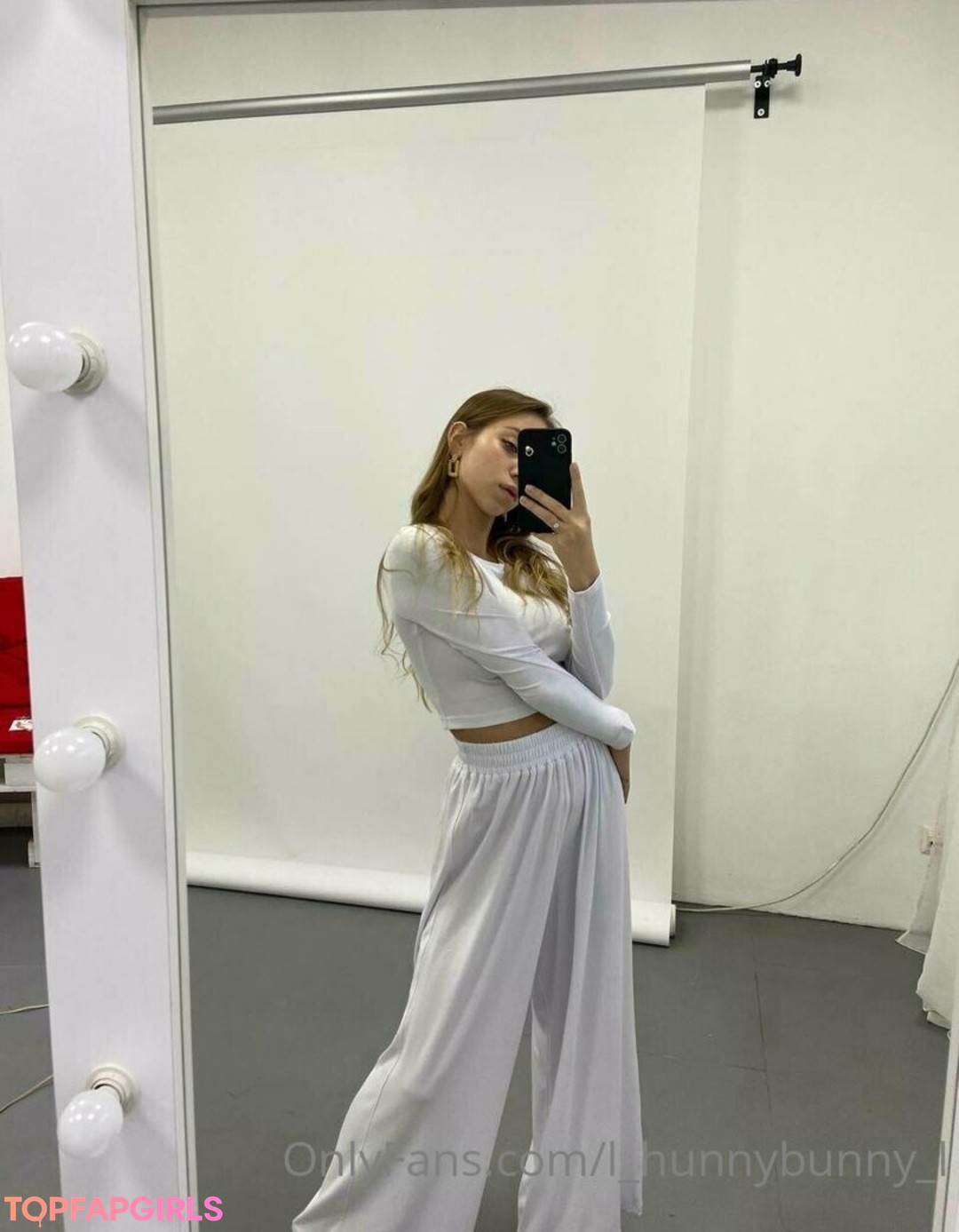 Foto desnuda filtrada de OnlyFans de Lhunnybunnyl #72 Foto desnuda filtrada de OnlyFans de Lhunnybunnyl #72