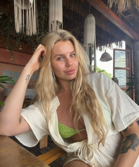 Foto desnuda filtrada de OnlyFans de Felicia Aveklew