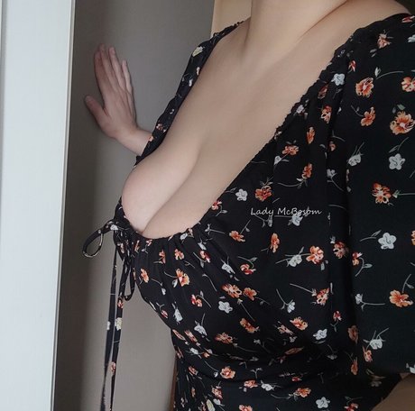Foto desnuda filtrada de OnlyFans de Lady Mcbosom