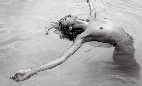 Foto desnuda filtrada de OnlyFans de Candice Swanepoel
