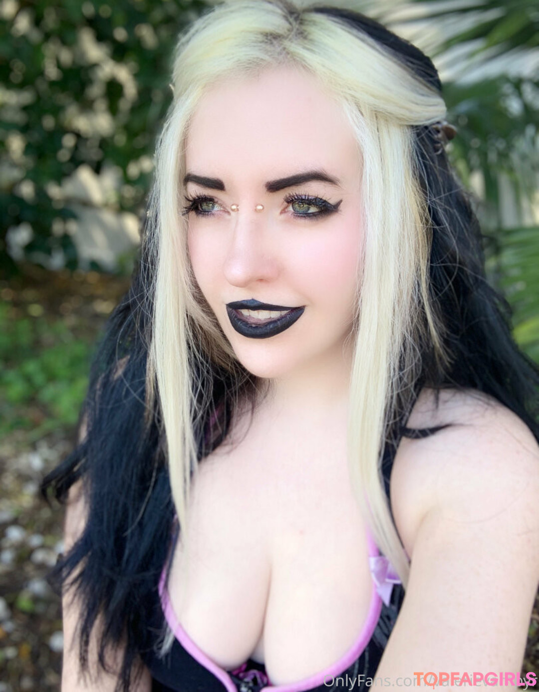 Foto desnuda filtrada de OnlyFans de Valerievampyr #120 Foto desnuda filtrada de OnlyFans de Valerievampyr #120