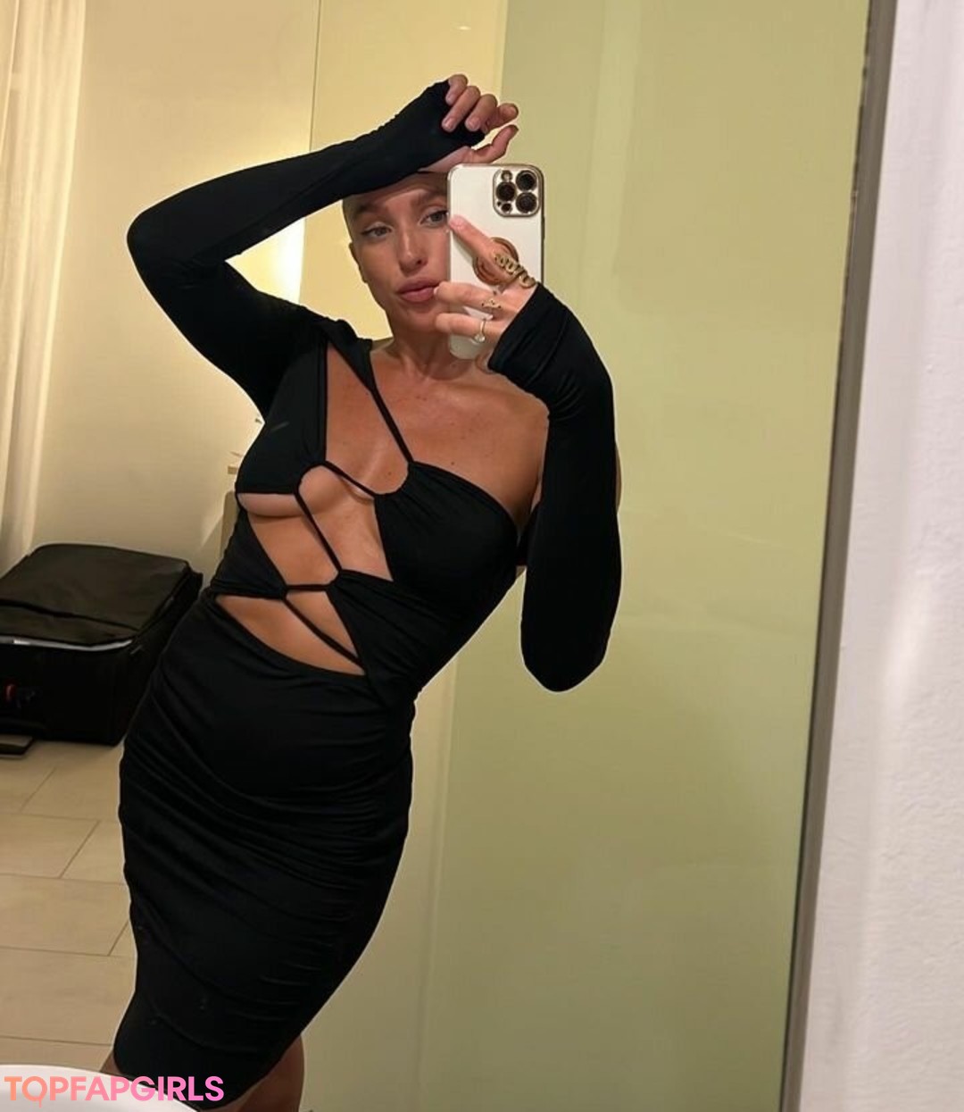 Foto desnuda filtrada de OnlyFans de Carlotad26 #11 Foto desnuda filtrada de OnlyFans de Carlotad26 #11