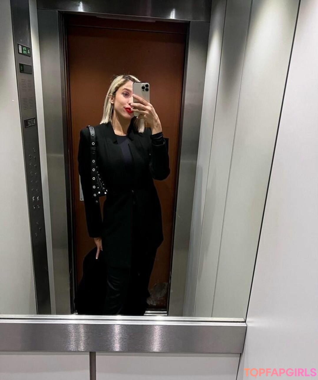 Foto desnuda filtrada de OnlyFans de Carlotad26 #25 Foto desnuda filtrada de OnlyFans de Carlotad26 #25
