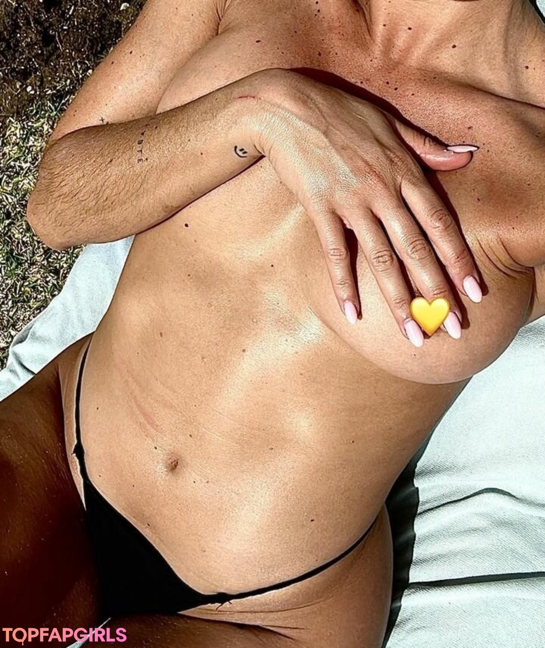 Foto desnuda filtrada de OnlyFans de Carlotad26 #3 Foto desnuda filtrada de OnlyFans de Carlotad26 #3
