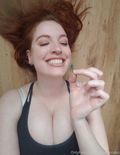 Foto desnuda filtrada de OnlyFans de Giantessgingerofficial