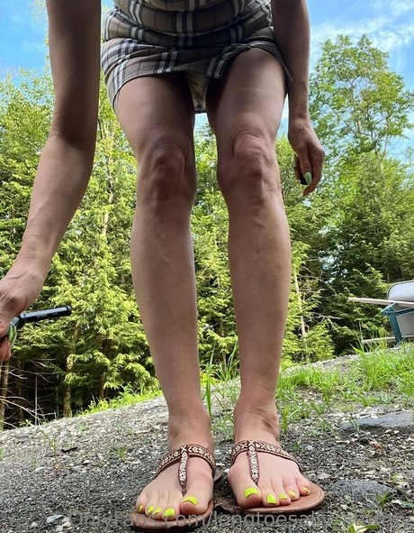 Longtoesally_stormy