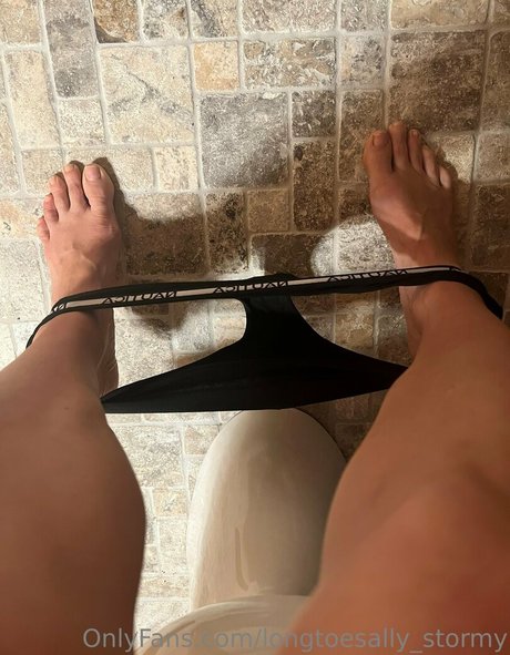 Foto desnuda filtrada de OnlyFans de Longtoesallystormy