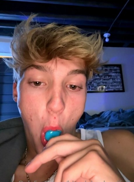 Blondeboybradfree