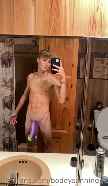 Foto desnuda filtrada de OnlyFans de Blondeboybradfree