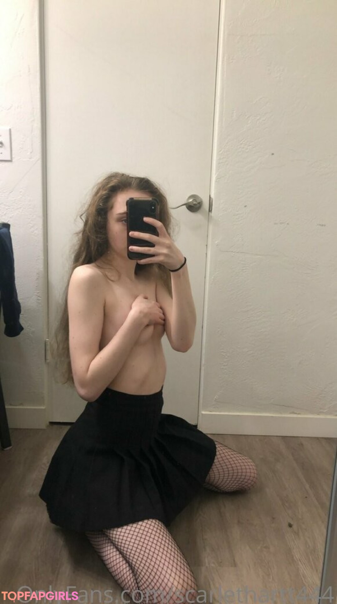 Foto desnuda filtrada de OnlyFans de Scarlethartt444 #17 Foto desnuda filtrada de OnlyFans de Scarlethartt444 #17