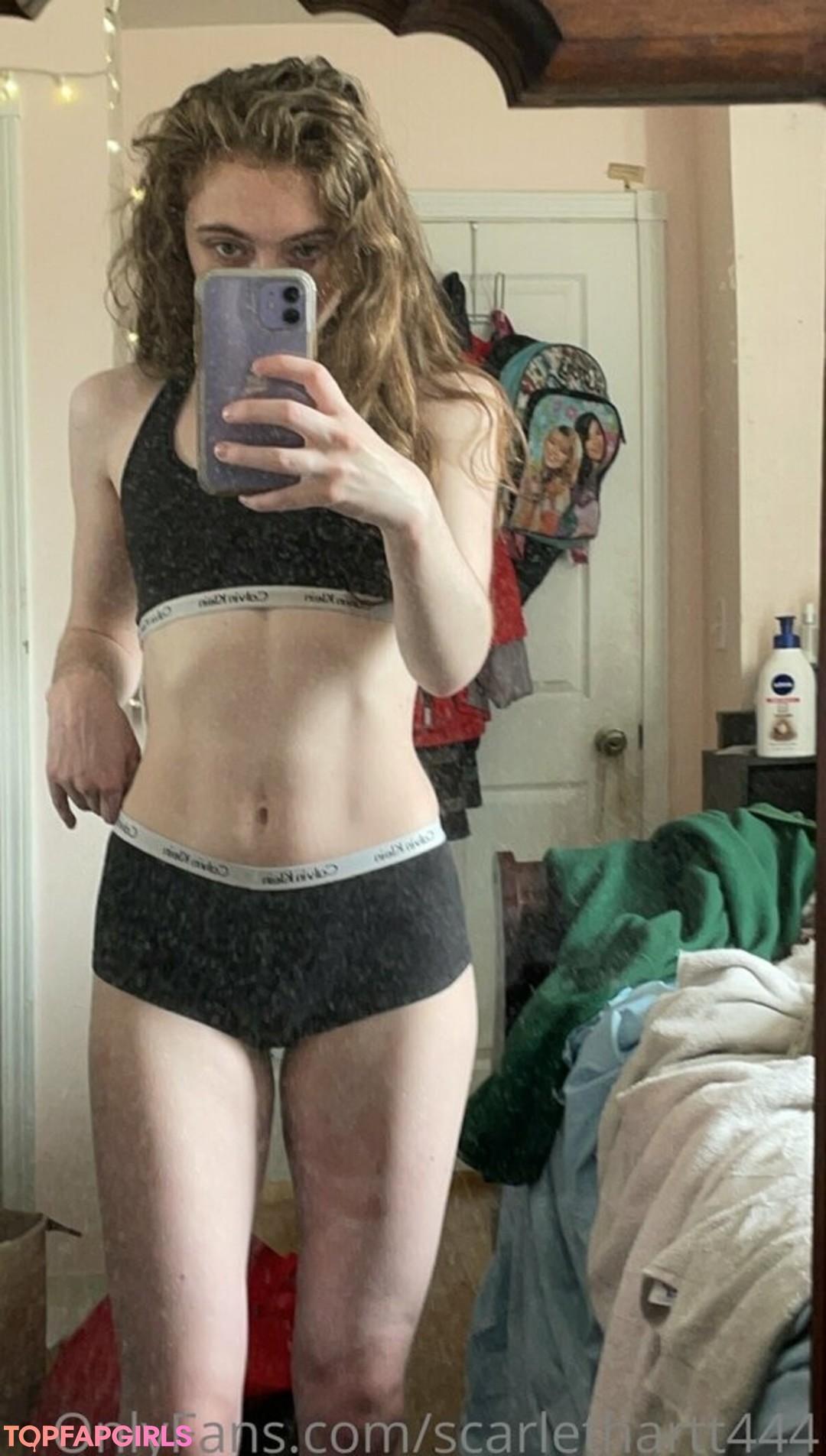 Foto desnuda filtrada de OnlyFans de Scarlethartt444 #25 Foto desnuda filtrada de OnlyFans de Scarlethartt444 #25