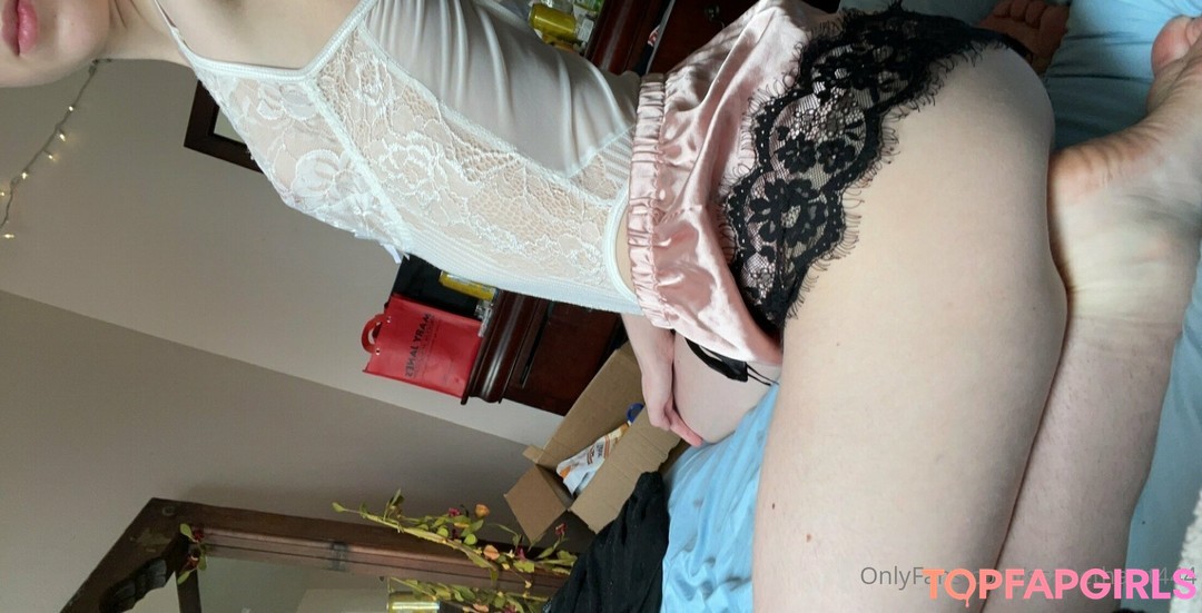 Foto desnuda filtrada de OnlyFans de Scarlethartt444 #52 Foto desnuda filtrada de OnlyFans de Scarlethartt444 #52