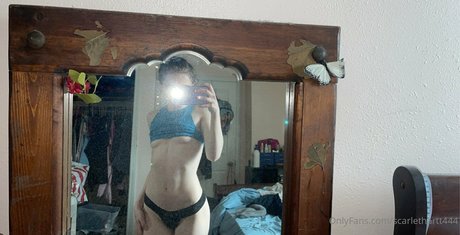 Foto desnuda filtrada de OnlyFans de Scarlethartt444