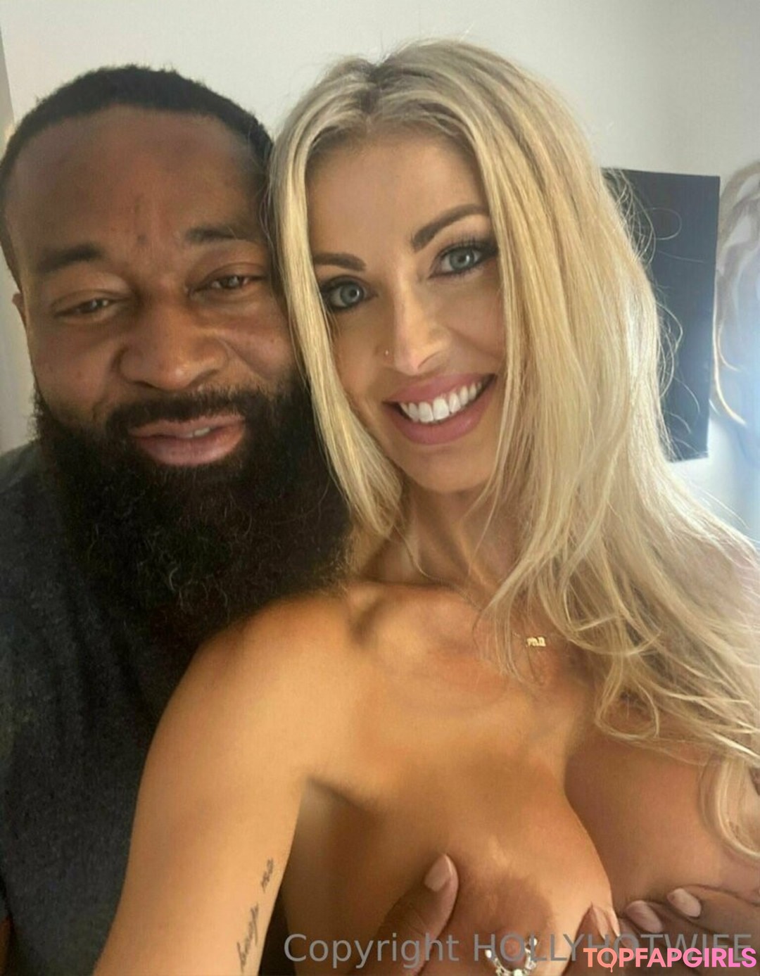 Foto desnuda filtrada de OnlyFans de Hollyhotwife #402 Foto desnuda filtrada de OnlyFans de Hollyhotwife #402