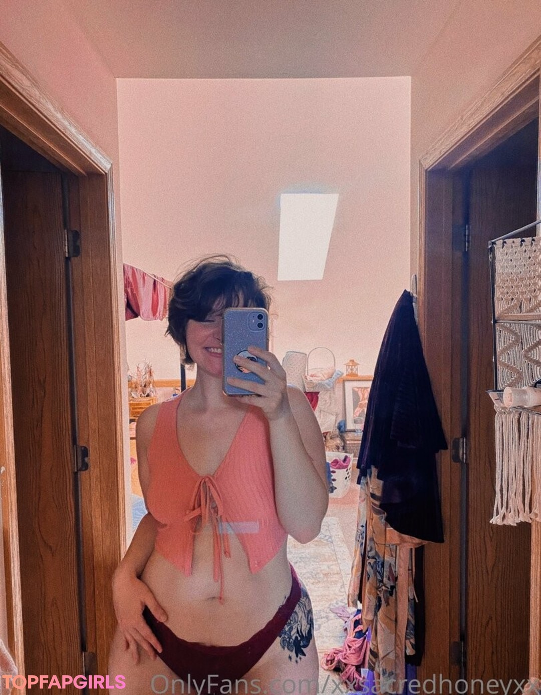 Foto desnuda filtrada de OnlyFans de Xxsacredhoneyxx #8 Foto desnuda filtrada de OnlyFans de Xxsacredhoneyxx #8