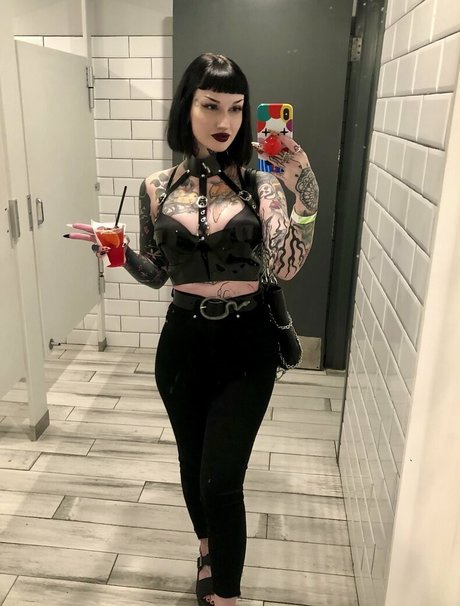 Foto desnuda filtrada de OnlyFans de Hviley Rose