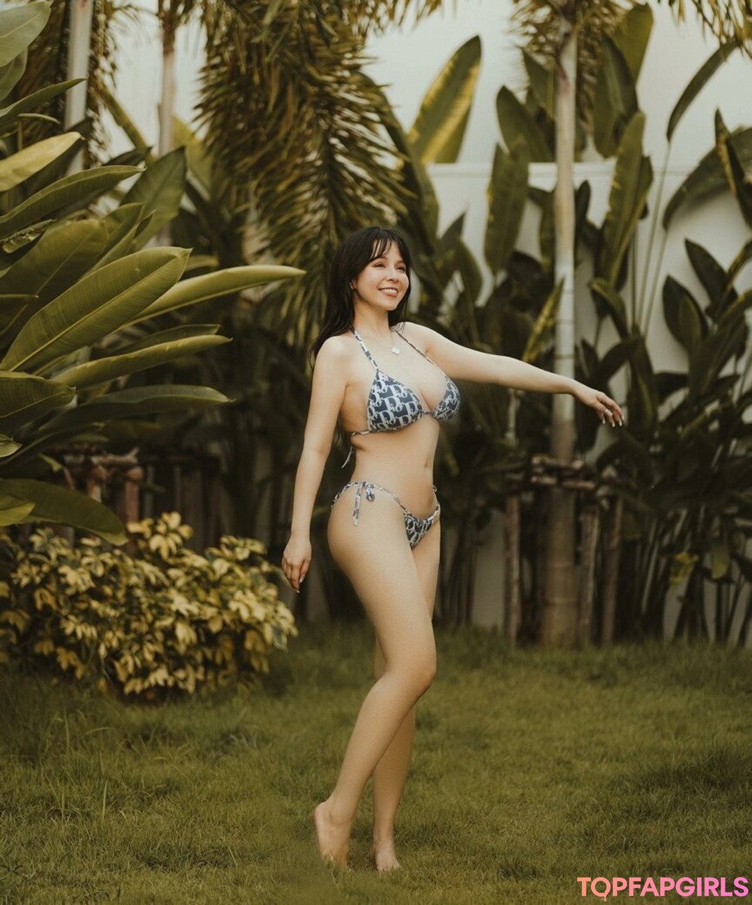 Foto desnuda filtrada de OnlyFans de Realxianglingc #134 Foto desnuda filtrada de OnlyFans de Realxianglingc #134