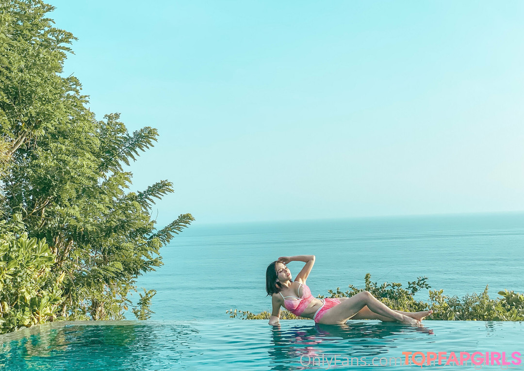 Foto desnuda filtrada de OnlyFans de Realxianglingc #58 Foto desnuda filtrada de OnlyFans de Realxianglingc #58