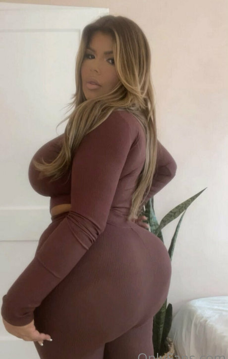 Foto desnuda filtrada de OnlyFans de Shellraven