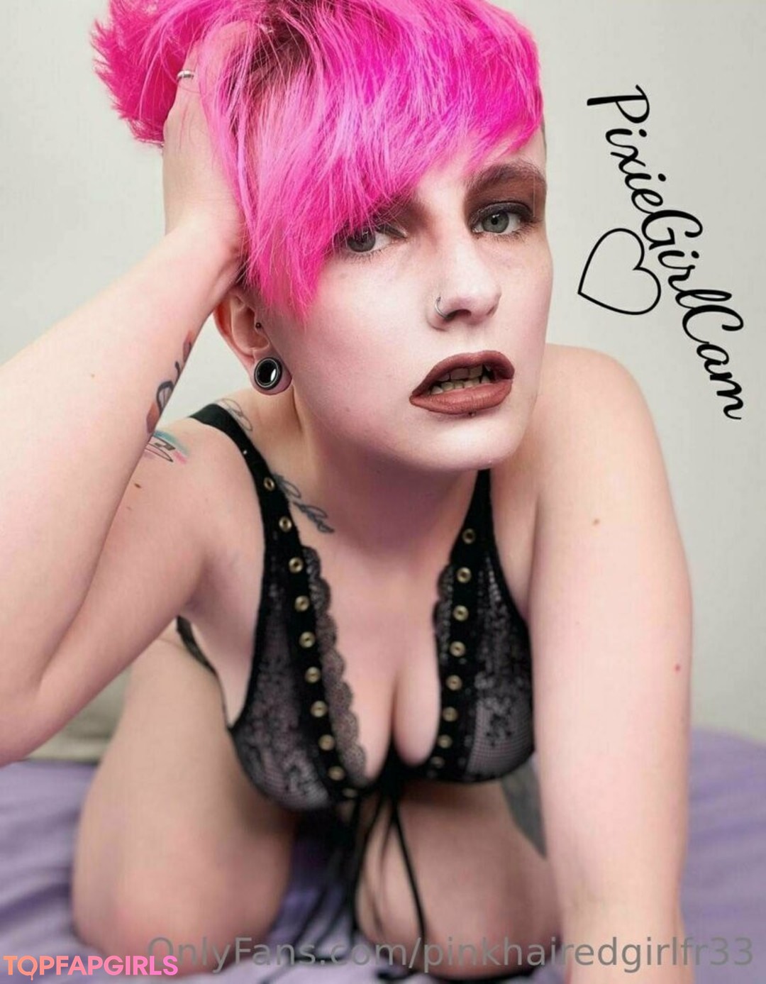 Foto desnuda filtrada de OnlyFans de Pinkhairedgirlfr33 #17 Foto desnuda filtrada de OnlyFans de Pinkhairedgirlfr33 #17