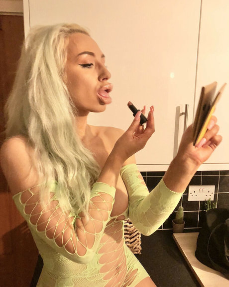 Foto desnuda filtrada de OnlyFans de Bimbobrookelle