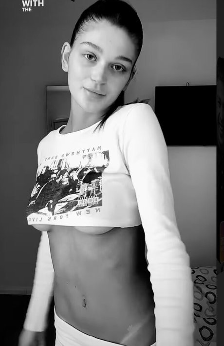 Foto desnuda filtrada de OnlyFans de Shira Adar