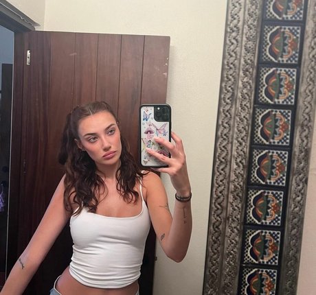 Foto desnuda filtrada de OnlyFans de Olivia Obrien