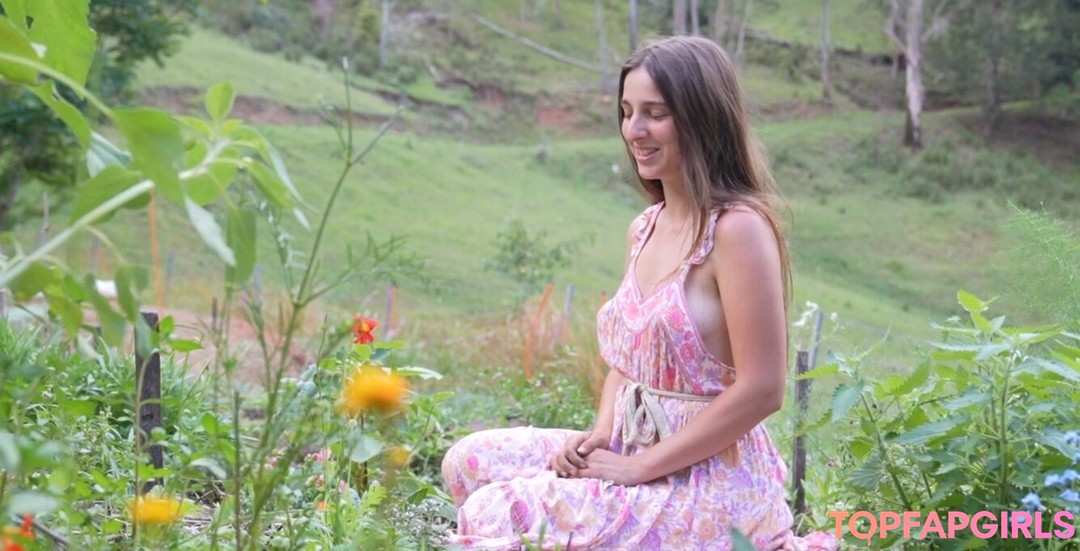 Foto desnuda filtrada de OnlyFans de Mother The Mountain Farm #21 Foto desnuda filtrada de OnlyFans de Mother The Mountain Farm #21