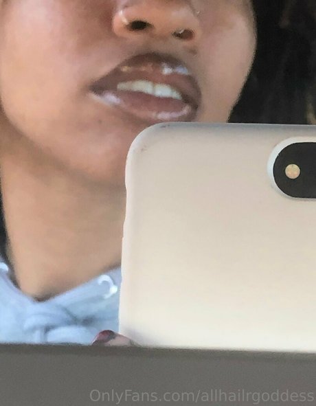 Foto desnuda filtrada de OnlyFans de Allhailrgoddess