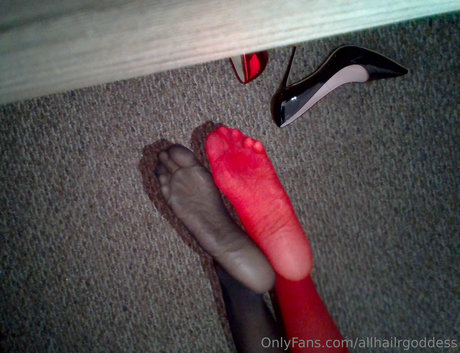 Foto desnuda filtrada de OnlyFans de Allhailrgoddess