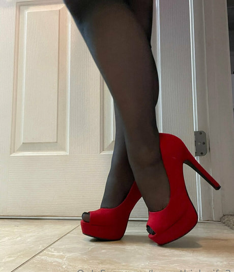 Hornythickwife2