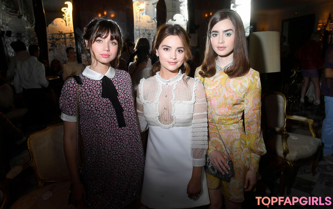 Foto desnuda filtrada de OnlyFans de Ana De Armas #475 Foto desnuda filtrada de OnlyFans de Ana De Armas #475