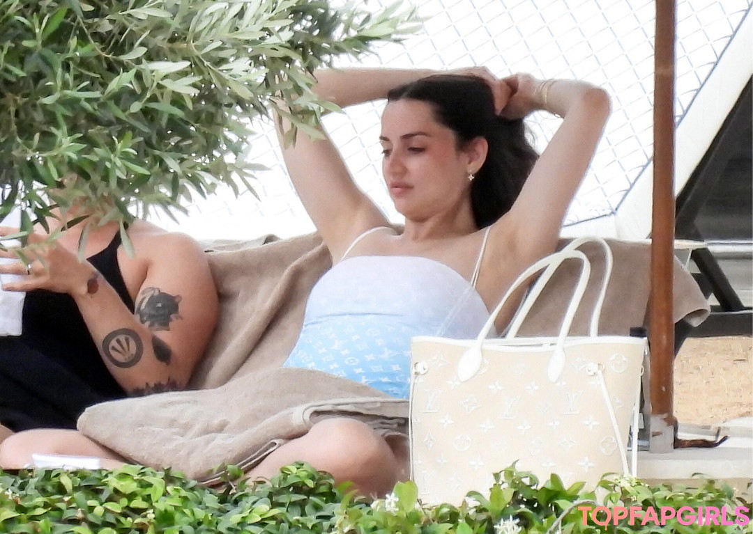 Foto desnuda filtrada de OnlyFans de Ana De Armas #917 Foto desnuda filtrada de OnlyFans de Ana De Armas #917