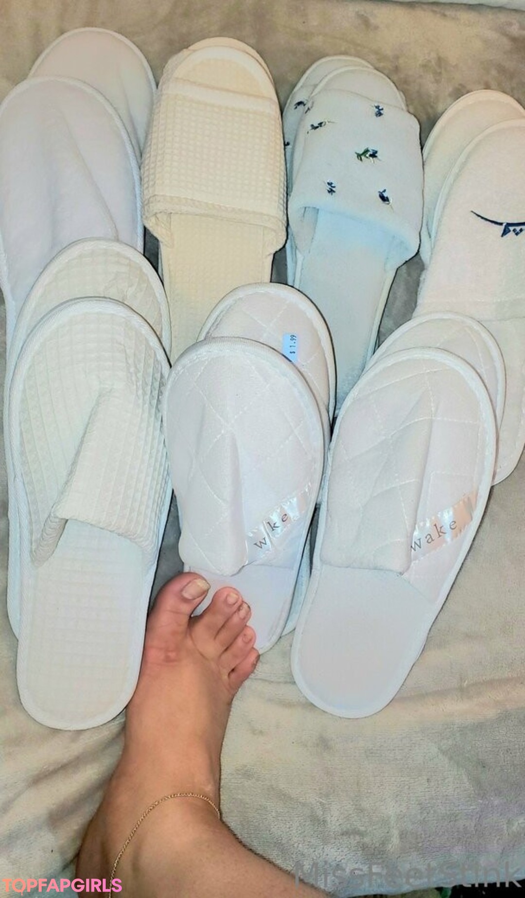 Foto desnuda filtrada de OnlyFans de Missfeetstink #29 Foto desnuda filtrada de OnlyFans de Missfeetstink #29